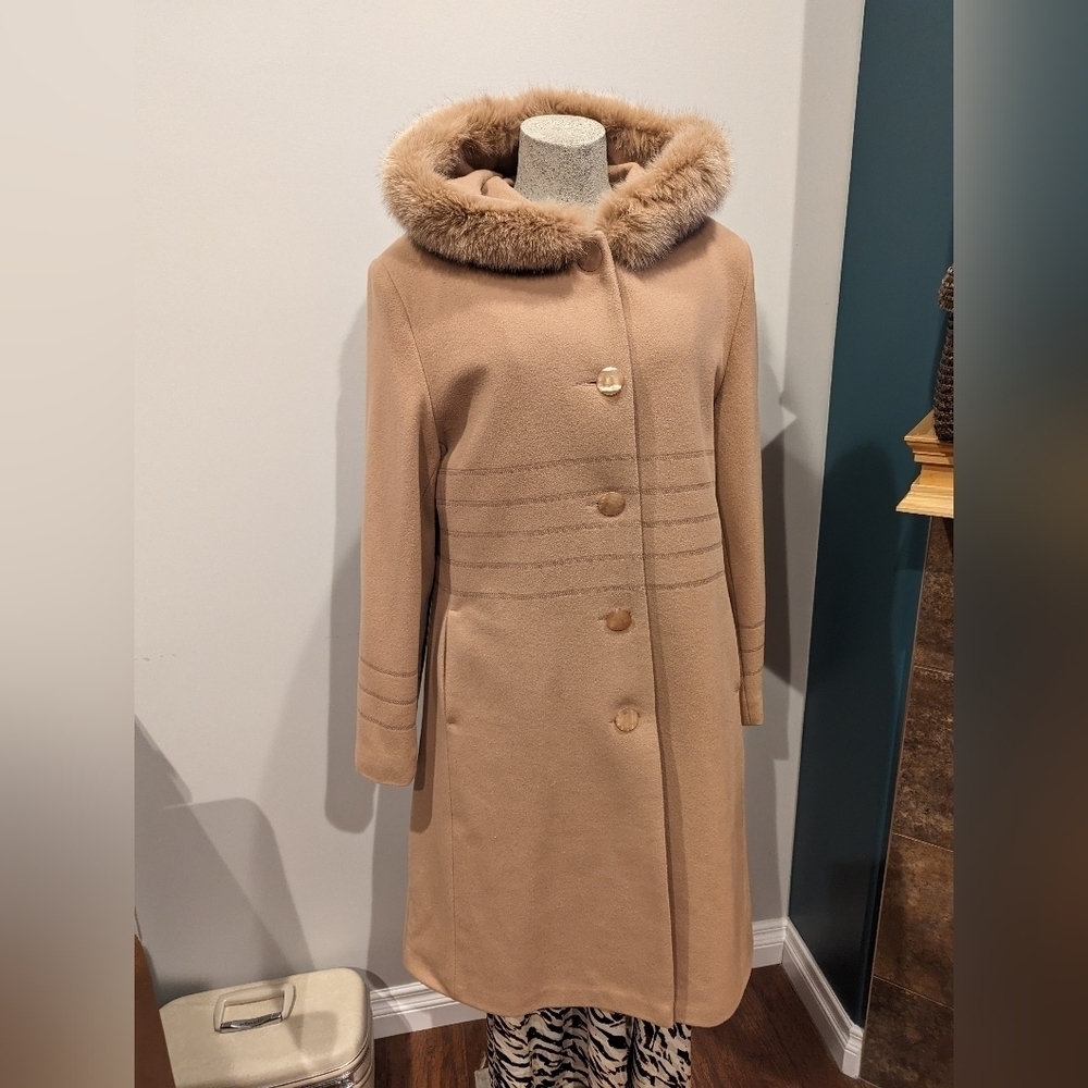 Cecil G Wool & Cashmere  coat, mother of pearl buttons & fox fur, vintage Sz 14